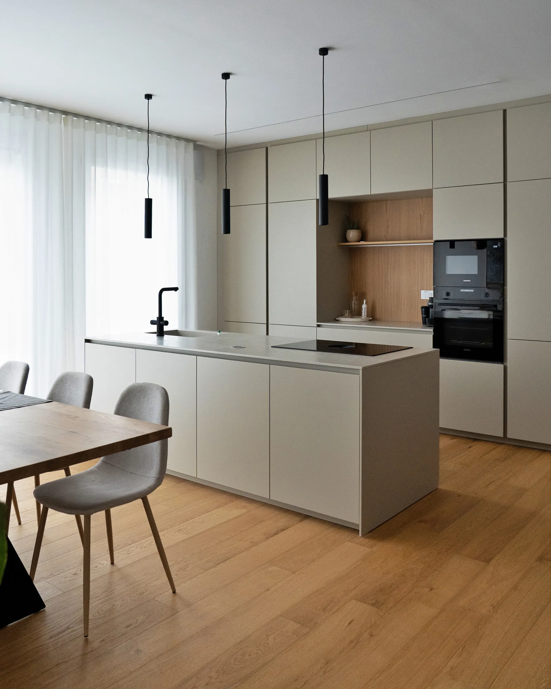 Cucina moderna con isola